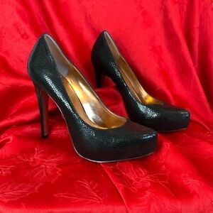BCBGeneration Parade Platform Pump Shoe Black Leather Upper Women’s Size 7M/37